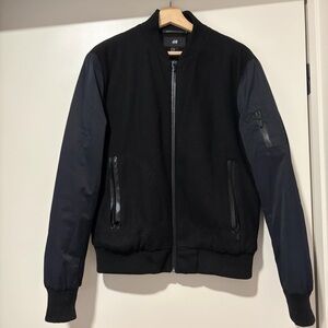 H&M Men's Black and Navy Bomber Jacket